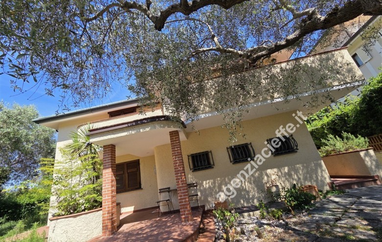 Villa singola in vendita a Massa