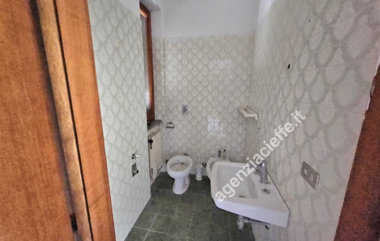 Bifamiliare in vendita a Massa