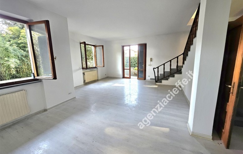 Bifamiliare in vendita a Massa