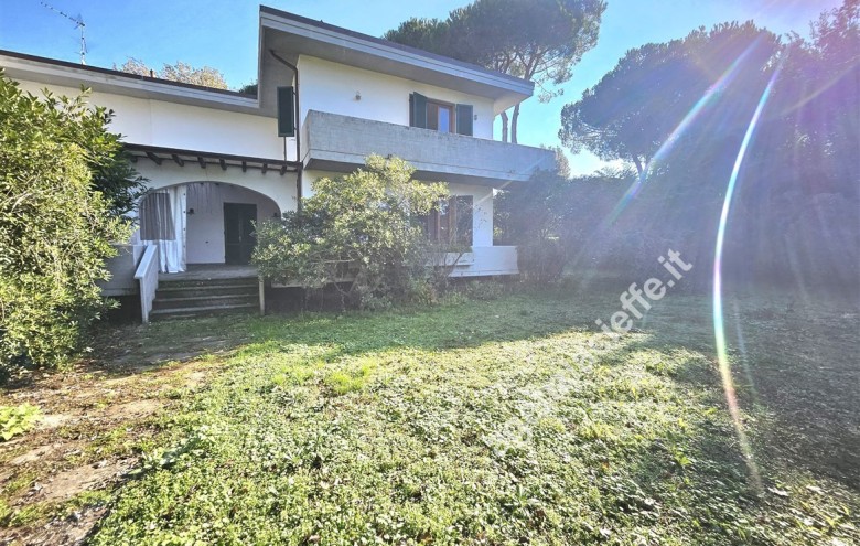 Bifamiliare in vendita a Massa