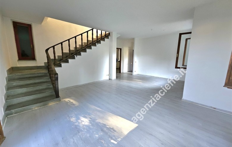 Bifamiliare in vendita a Massa