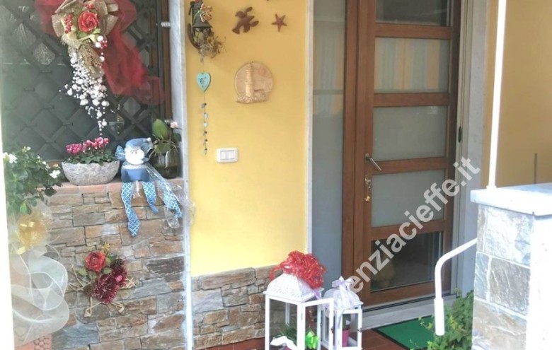 Appartamento in vendita a Montignoso