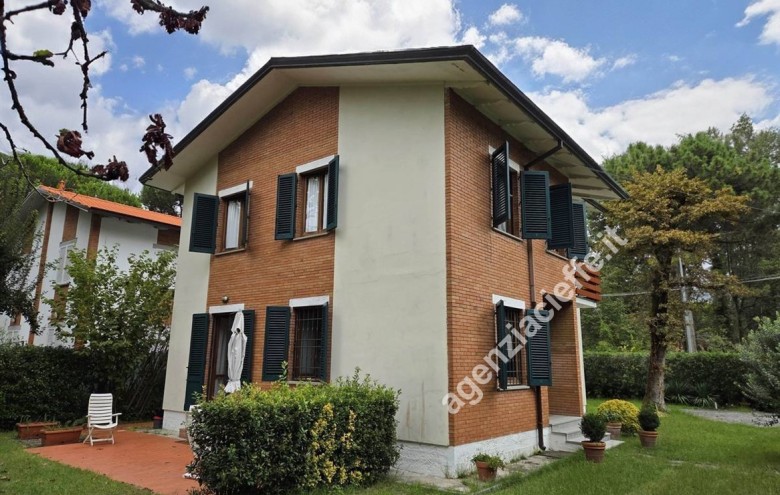 Villa singola in vendita a Massa