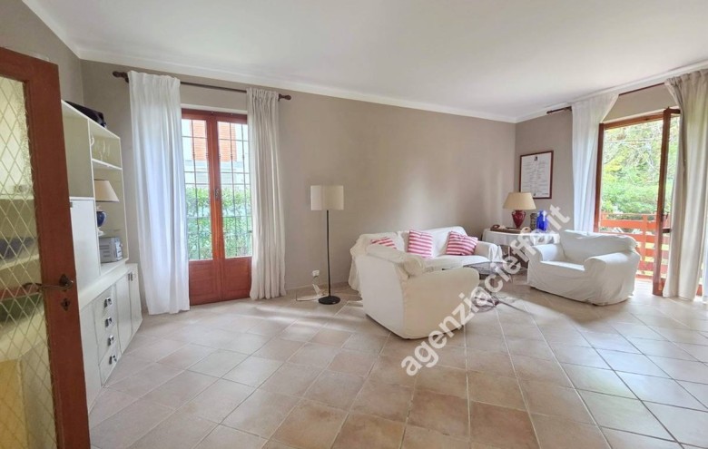 Villa singola in vendita a Massa