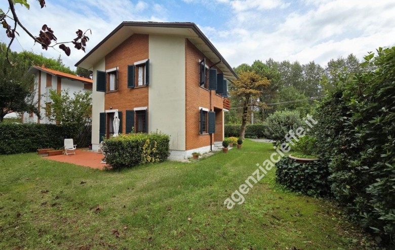 Villa singola in vendita a Massa