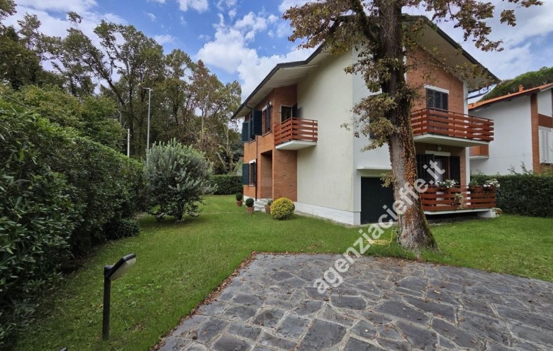 Villa singola in vendita a Massa