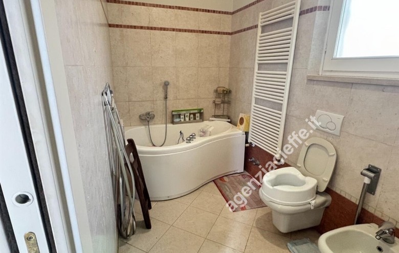 Appartamento in vendita a Montignoso