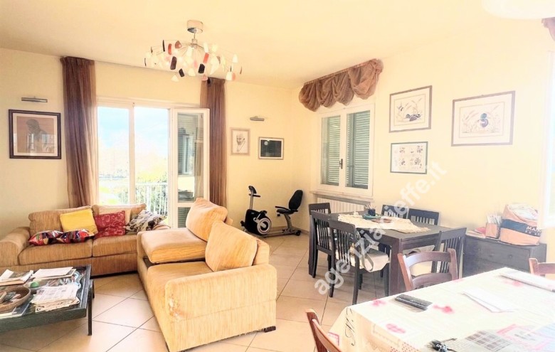 Appartamento in vendita a Montignoso