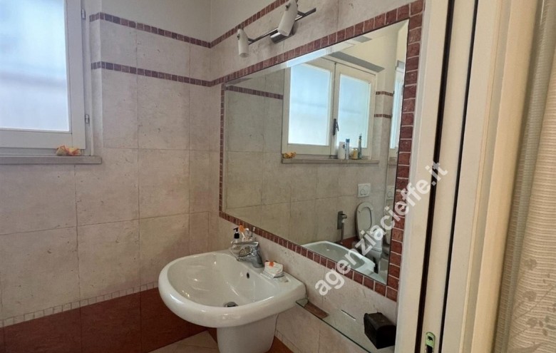 Appartamento in vendita a Montignoso