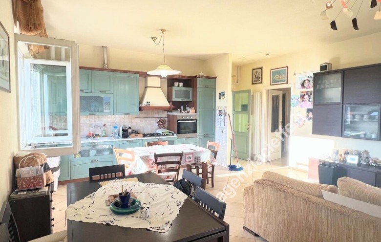 Appartamento in vendita a Montignoso