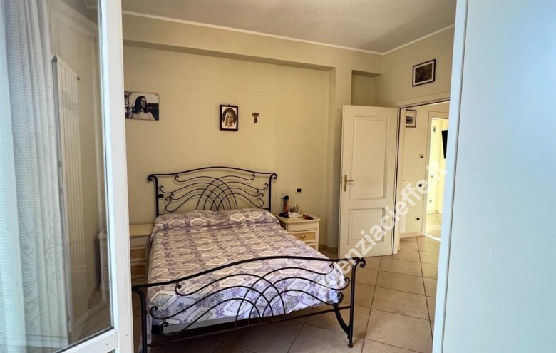 Appartamento in vendita a Montignoso