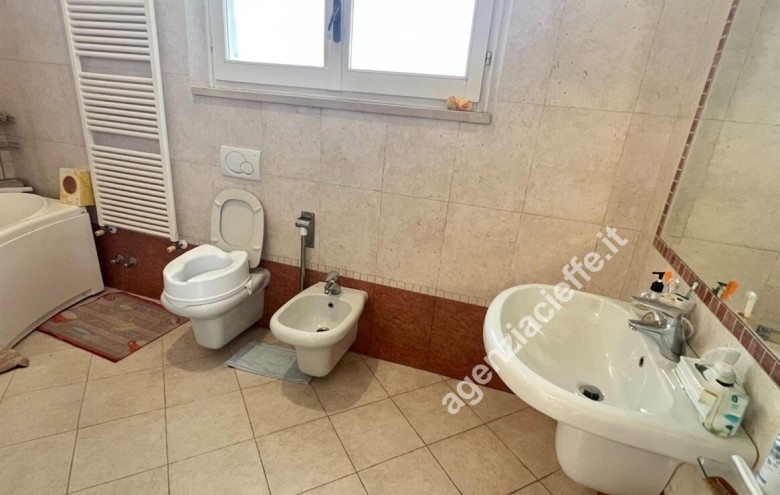 Appartamento in vendita a Montignoso