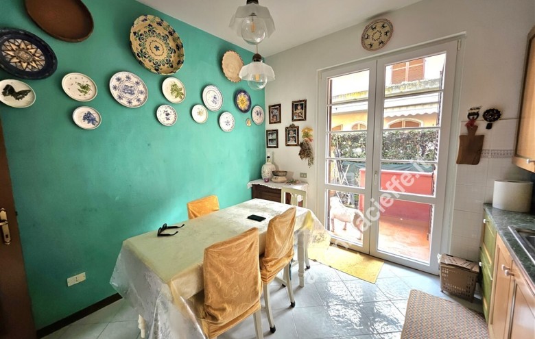 Bifamiliare in vendita a Massa