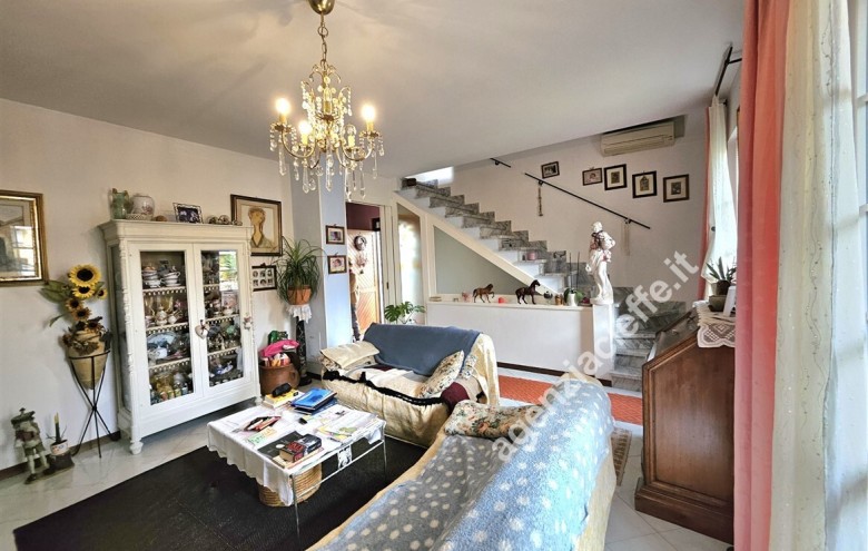 Bifamiliare in vendita a Massa