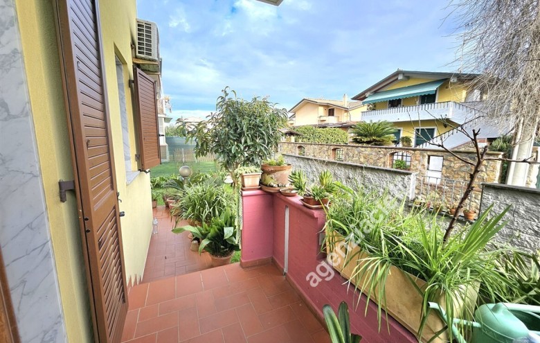 Bifamiliare in vendita a Massa