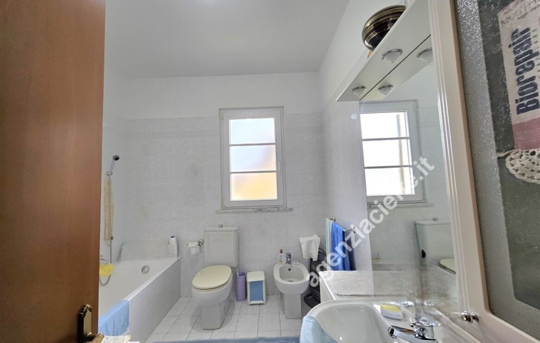 Bifamiliare in vendita a Massa