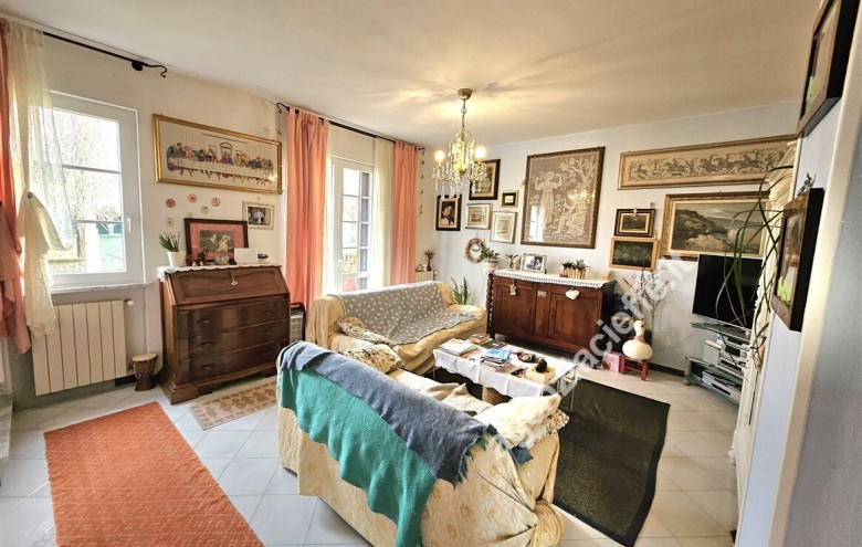 Bifamiliare in vendita a Massa