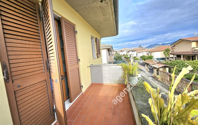 Bifamiliare in vendita a Massa