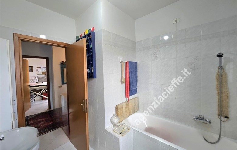 Bifamiliare in vendita a Massa