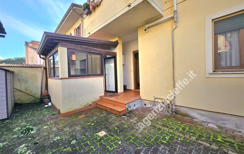 Bifamiliare in vendita a Massa