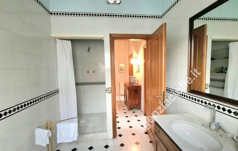 Bifamiliare in vendita a Massa