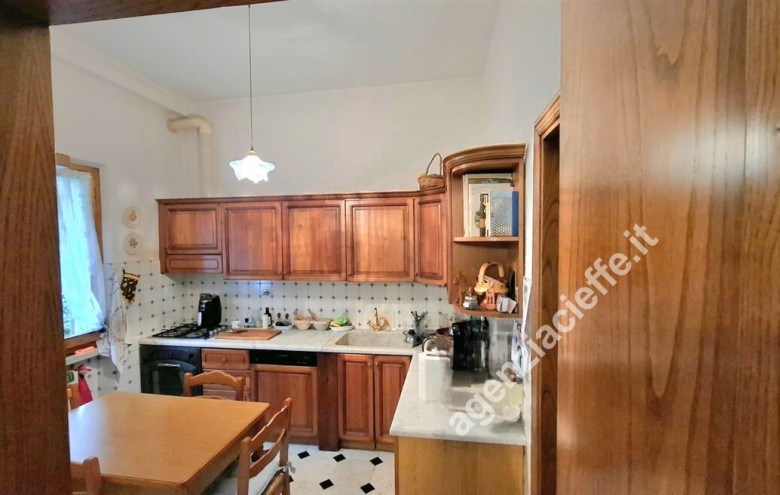 Bifamiliare in vendita a Massa