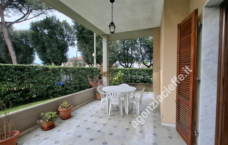 Bifamiliare in vendita a Massa