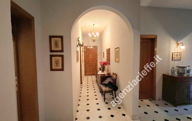 Bifamiliare in vendita a Massa