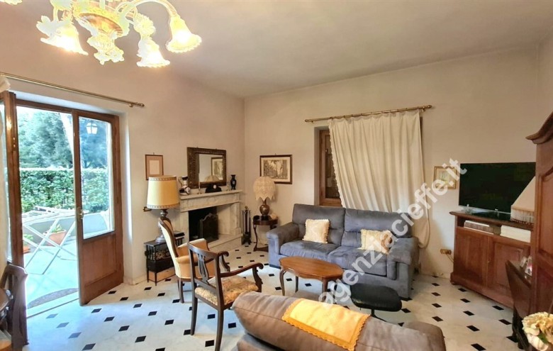 Bifamiliare in vendita a Massa