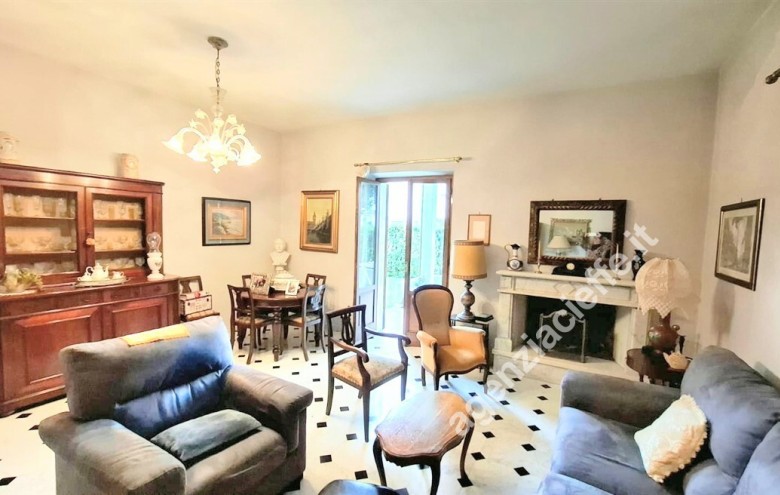 Bifamiliare in vendita a Massa