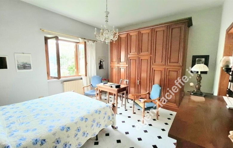 Bifamiliare in vendita a Massa