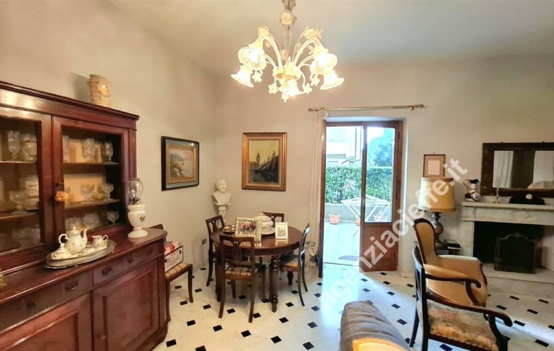 Bifamiliare in vendita a Massa