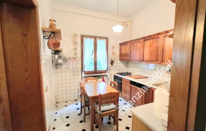 Bifamiliare in vendita a Massa