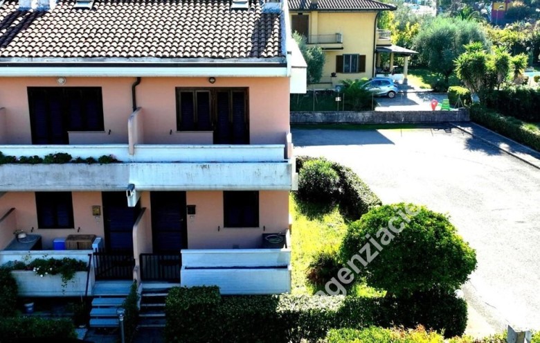 Villetta a schiera in vendita a Massa