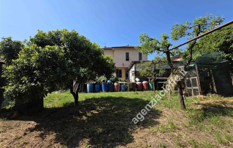 Villa singola in vendita a Massa