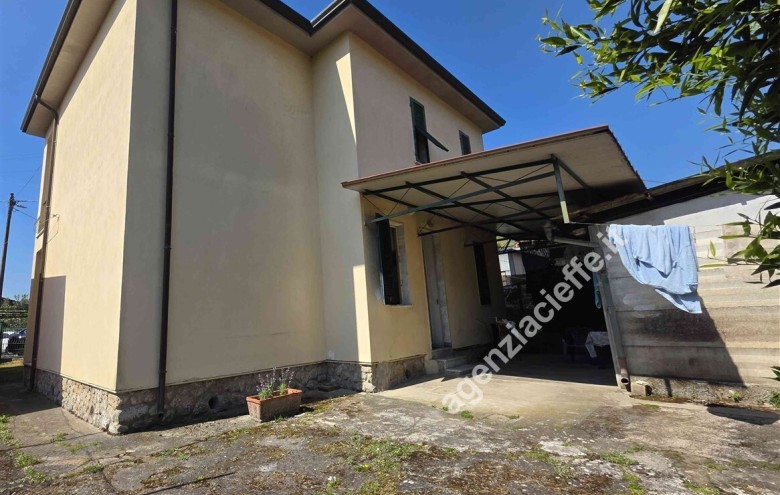 Villa singola in vendita a Massa