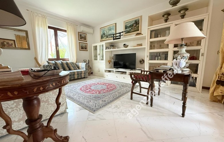 Villa singola in vendita a Massa