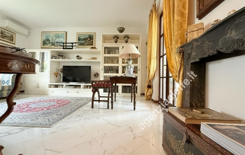 Villa singola in vendita a Massa