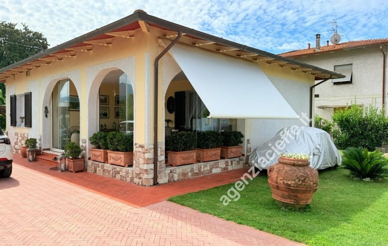 Villa singola in vendita a Massa