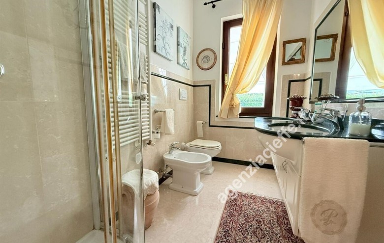 Villa singola in vendita a Massa