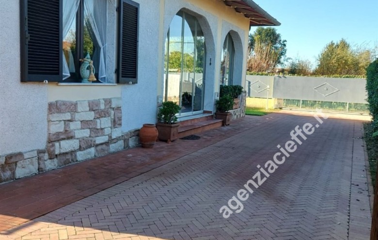 Villa singola in vendita a Massa