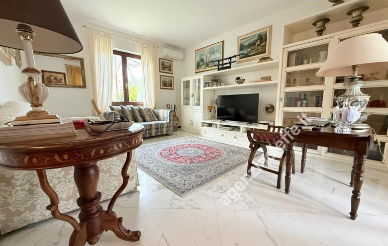 Villa singola in vendita a Massa
