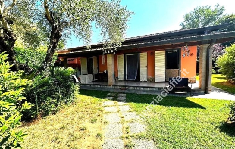 Bifamiliare in vendita a Massa