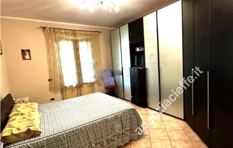 Bifamiliare in vendita a Massa