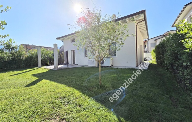Villa singola in vendita a Massa
