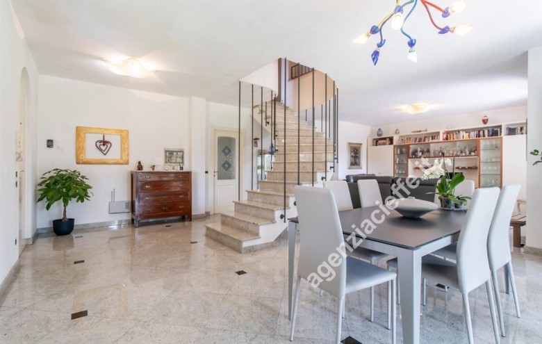 Villa singola in vendita a Massa