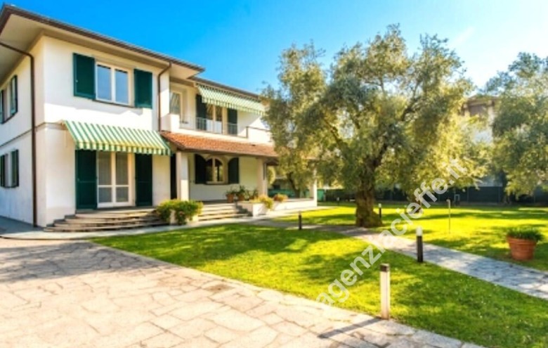 Villa singola in vendita a Massa
