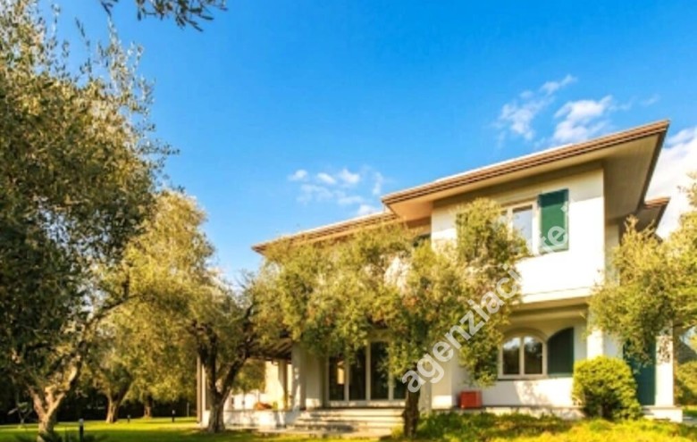 Villa singola in vendita a Massa