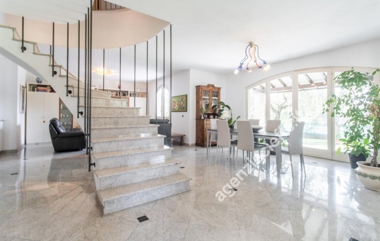 Villa singola in vendita a Massa