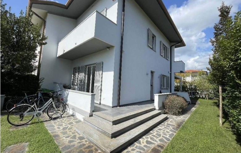 Bifamiliare in vendita a Pietrasanta